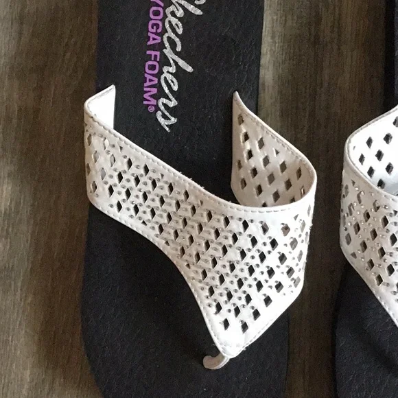 Skechers Yoga Foam sandals white flip flops size 9 - Picture 3 of 7